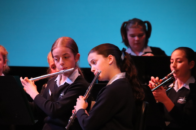 IMG_3650 - Mia Passauer-Jones, Charlotte Patzel, Molly Livingstone, Alina Crispino OK.JPG