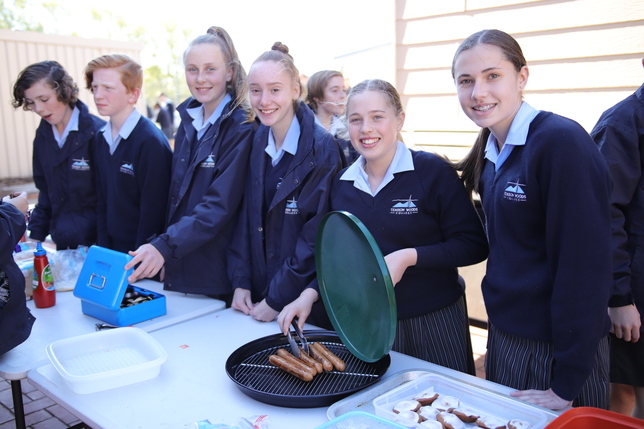 IMG_6141 Matt Varcoe, Alex Lillecrap, Kate Dempsey, Grace Ferguson, Ariella Holland, Mia Grant OK.JPG