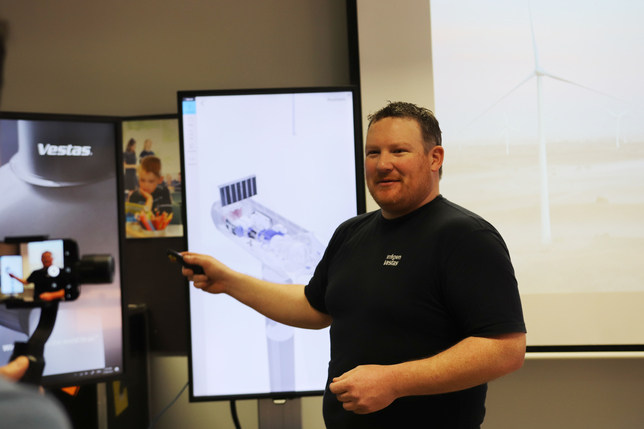 Vestas Lake Bonney Canunda Service Technician John Hutchison hosting one of the fantastic learning sessions.jpg